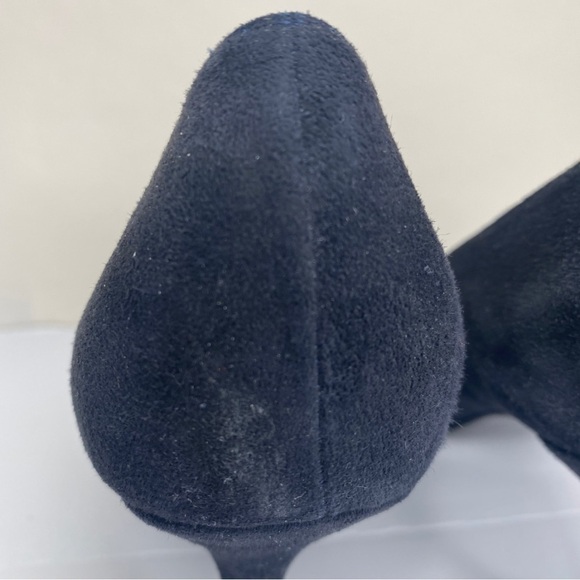 Stuart Weitzman Peep-Toe Ruffle-Bow Heels
Sz 11 - Picture 10 of 16